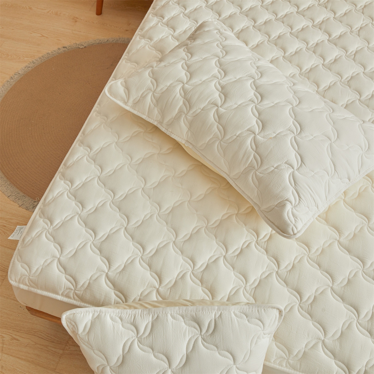 91家纺网 家纺一手货源 找家纺 多谷家纺 2026新款纯棉全棉色织水洗棉大豆夹棉床笠三件套 奶昔白