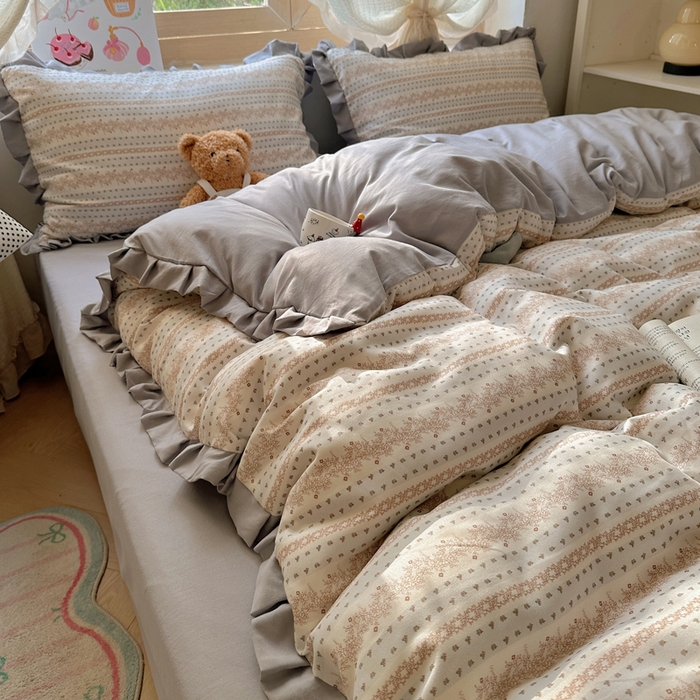 91家纺网 家纺一手货源 找家纺 韩巢家纺 2025新款针织双层纱花边款被套直播热销款四件套学生宿舍床单三件套-（提供卖家秀） 木昔