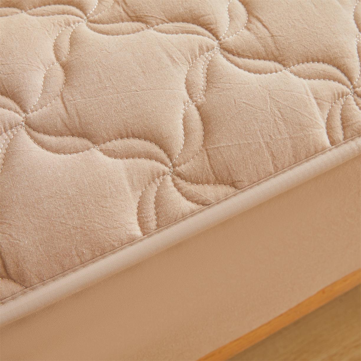 91家纺网 家纺一手货源 找家纺 多谷家纺 2026新款纯棉全棉色织水洗棉大豆夹棉床笠三件套 卡其