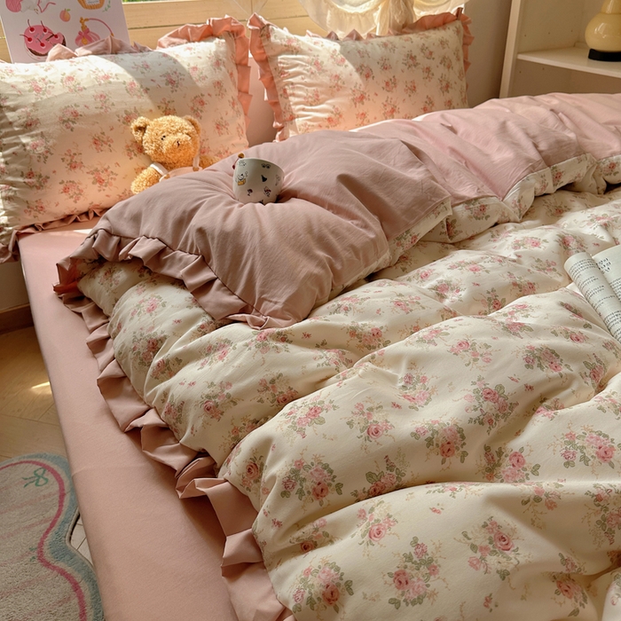 91家纺网 家纺一手货源 找家纺 韩巢家纺 2025新款针织双层纱花边款被套直播热销款四件套学生宿舍床单三件套-（提供卖家秀） 春和米