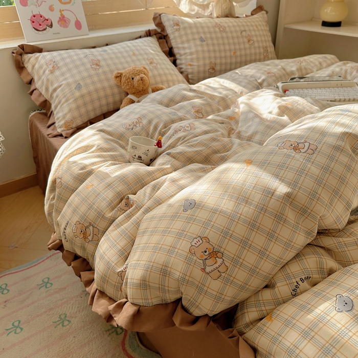 91家纺网 家纺一手货源 找家纺 韩巢家纺 2025新款针织双层纱花边款被套直播热销款四件套学生宿舍床单三件套-（提供卖家秀） 熊先生