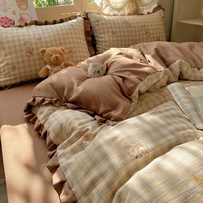 91家纺网 家纺一手货源 找家纺 韩巢家纺 2025新款针织双层纱花边款被套直播热销款四件套学生宿舍床单三件套-（提供卖家秀） 熊先生