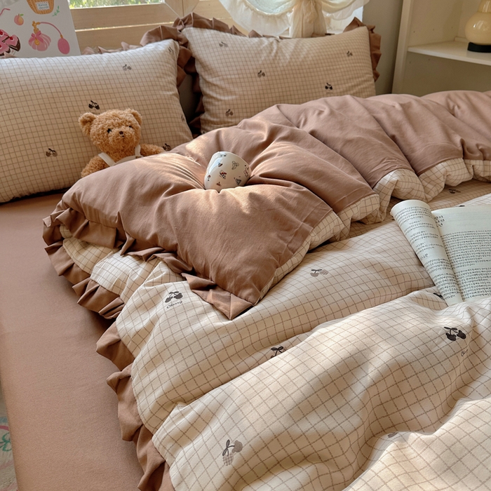 91家纺网 家纺一手货源 找家纺 韩巢家纺 2025新款针织双层纱花边款被套直播热销款四件套学生宿舍床单三件套-（提供卖家秀） 巧克力