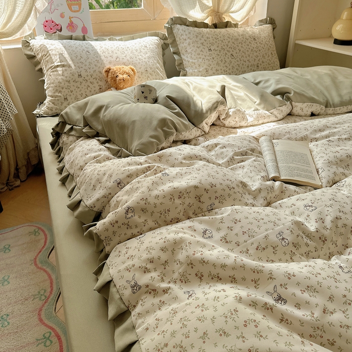 91家纺网 家纺一手货源 找家纺 韩巢家纺 2025新款针织双层纱花边款被套直播热销款四件套学生宿舍床单三件套-（提供卖家秀） 花田薇