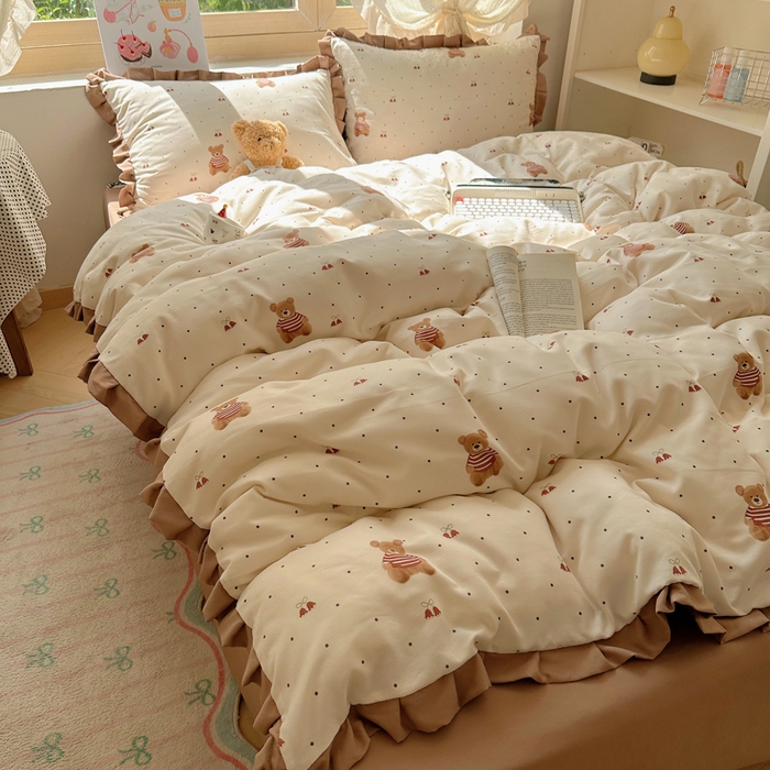 91家纺网 家纺一手货源 找家纺 韩巢家纺 2025新款针织双层纱花边款被套直播热销款四件套学生宿舍床单三件套-（提供卖家秀） 叮当熊