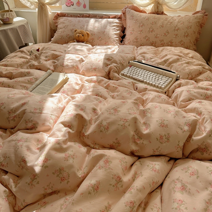 91家纺网 家纺一手货源 找家纺 韩巢家纺 2025新款针织双层纱花边款被套直播热销款四件套学生宿舍床单三件套-（提供卖家秀） 春和豆沙