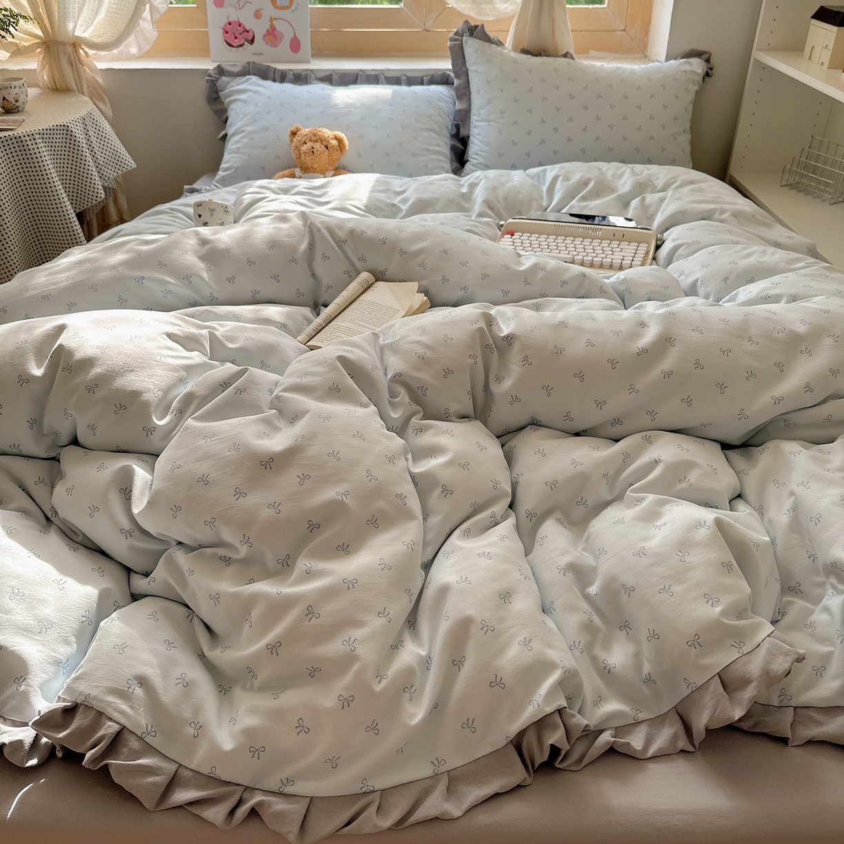 91家纺网 家纺一手货源 找家纺 韩巢家纺 2025新款针织双层纱花边款被套直播热销款四件套学生宿舍床单三件套-（提供卖家秀） 可爱多二