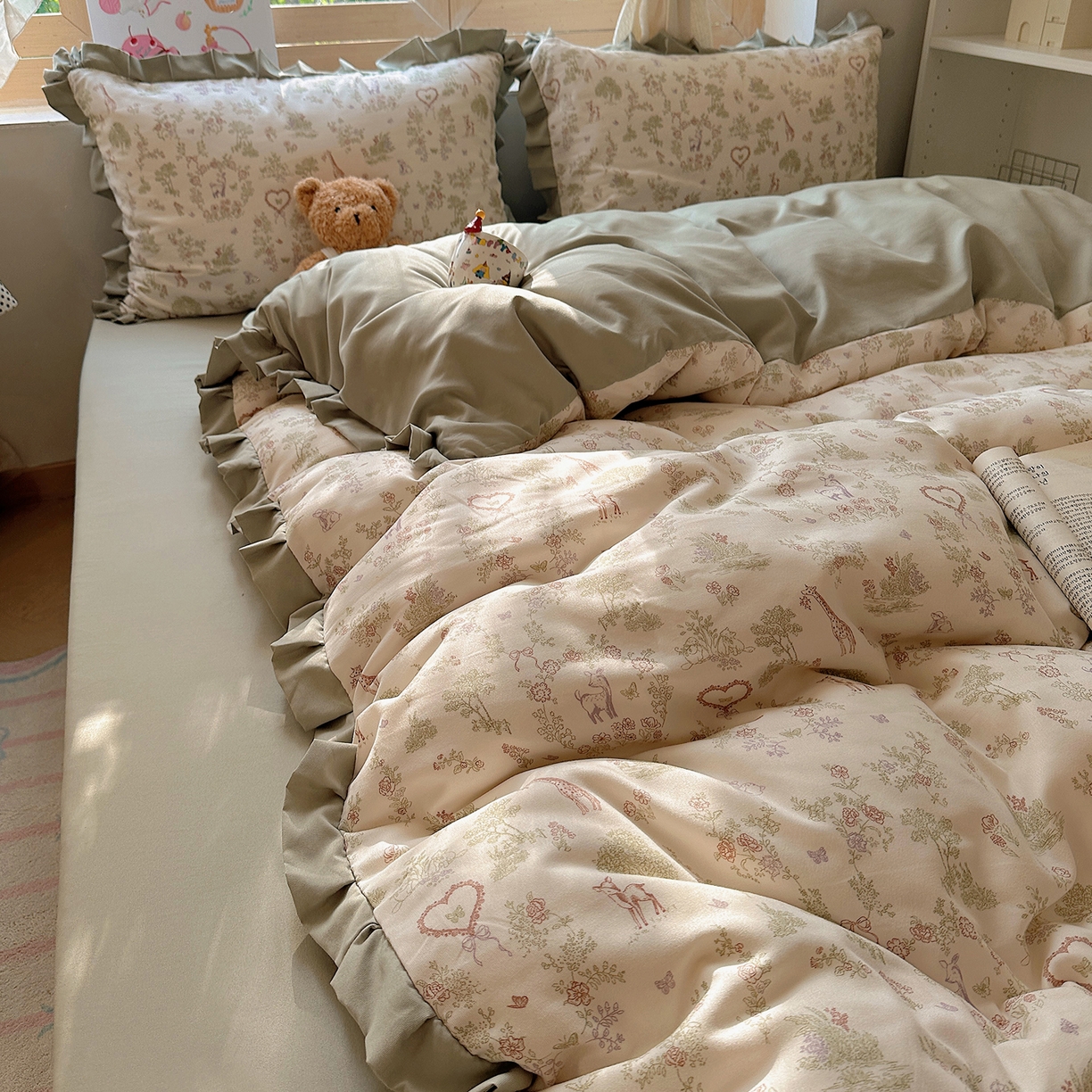 91家纺网 家纺一手货源 找家纺 韩巢家纺 2025新款针织双层纱花边款被套直播热销款四件套学生宿舍床单三件套-（提供卖家秀） 魔法森林