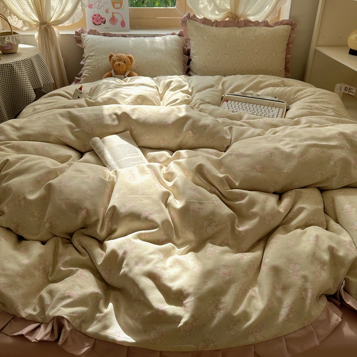 91家纺网 家纺一手货源 找家纺 韩巢家纺 2025新款针织双层纱花边款被套直播热销款四件套学生宿舍床单三件套-（提供卖家秀） 云山沐晚