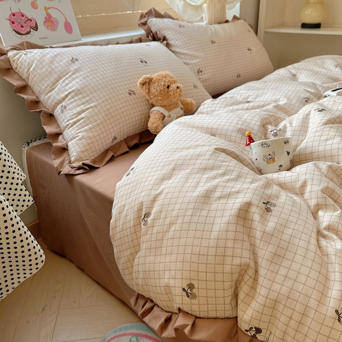 91家纺网 家纺一手货源 找家纺 韩巢家纺 2025新款针织双层纱花边款被套直播热销款四件套学生宿舍床单三件套-（提供卖家秀） 巧克力