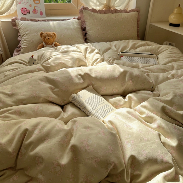 91家纺网 家纺一手货源 找家纺 韩巢家纺 2025新款针织双层纱花边款被套直播热销款四件套学生宿舍床单三件套-（提供卖家秀） 云山沐晚