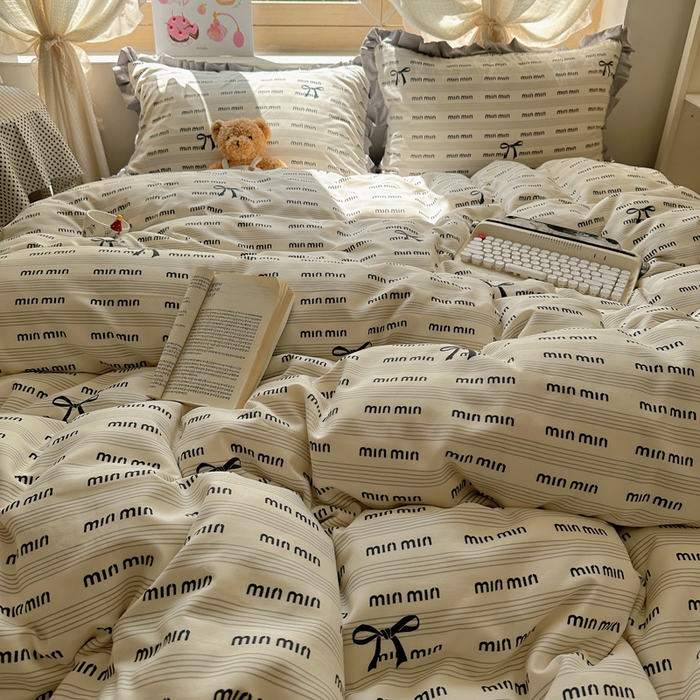 91家纺网 家纺一手货源 找家纺 韩巢家纺 2025新款针织双层纱花边款被套直播热销款四件套学生宿舍床单三件套-（提供卖家秀） 敏敏灰