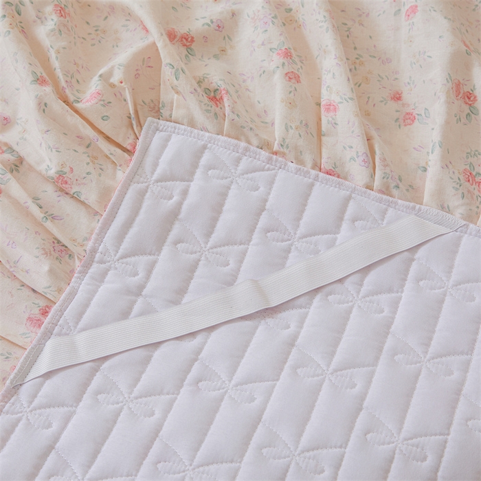 91家纺网 家纺一手货源 找家纺 缦彩 2025新款全棉纯棉夹棉公主风花边床裙四件套 雾岛听风-粉