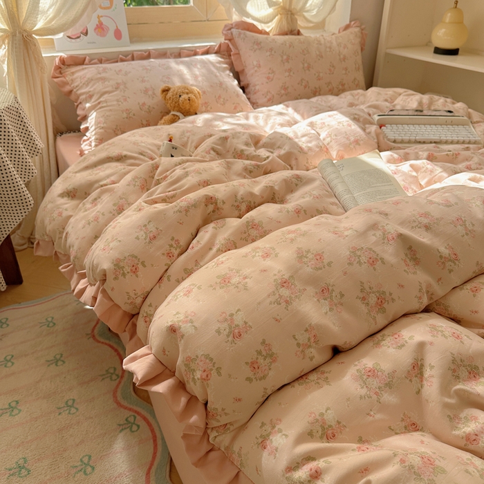 91家纺网 家纺一手货源 找家纺 韩巢家纺 2025新款针织双层纱花边款被套直播热销款四件套学生宿舍床单三件套-（提供卖家秀） 春和豆沙