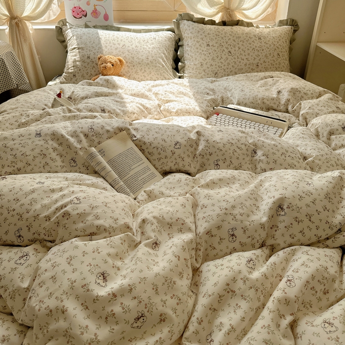 91家纺网 家纺一手货源 找家纺 韩巢家纺 2025新款针织双层纱花边款被套直播热销款四件套学生宿舍床单三件套-（提供卖家秀） 花田薇