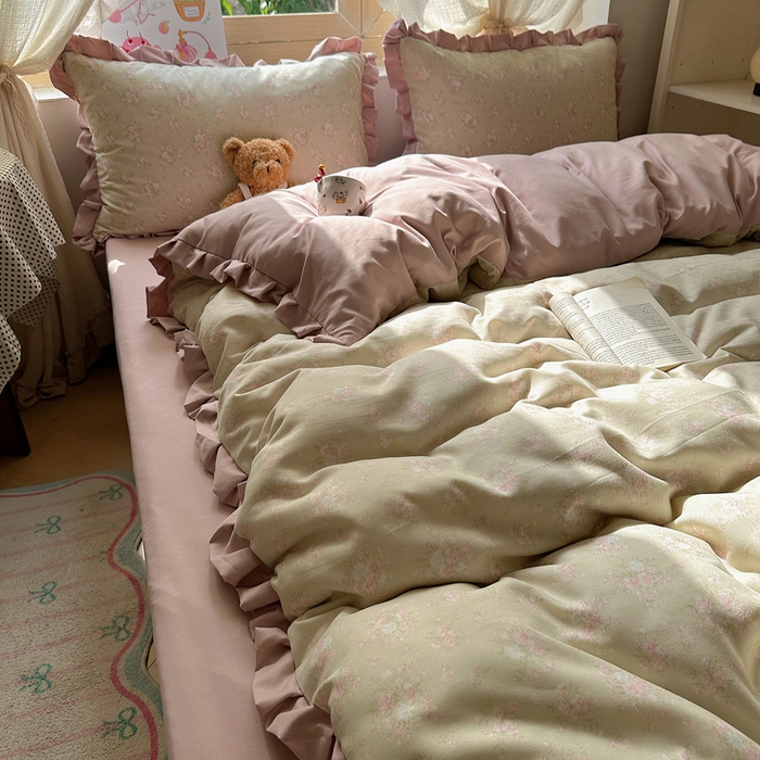 91家纺网 家纺一手货源 找家纺 韩巢家纺 2025新款针织双层纱花边款被套直播热销款四件套学生宿舍床单三件套-（提供卖家秀） 云山沐晚