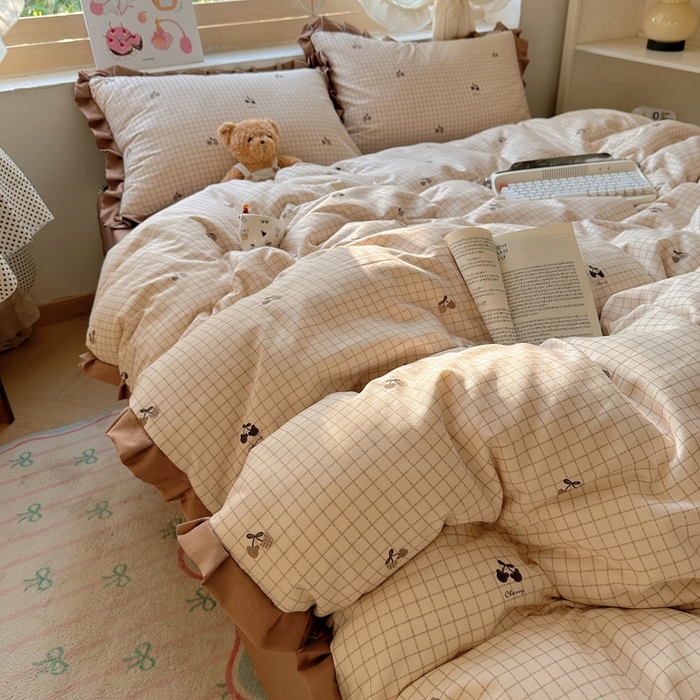 91家纺网 家纺一手货源 找家纺 韩巢家纺 2025新款针织双层纱花边款被套直播热销款四件套学生宿舍床单三件套-（提供卖家秀） 巧克力