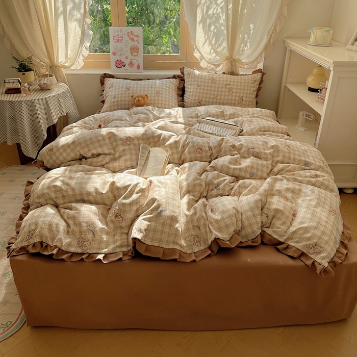 91家纺网 家纺一手货源 找家纺 韩巢家纺 2025新款针织双层纱花边款被套直播热销款四件套学生宿舍床单三件套-（提供卖家秀） 熊先生