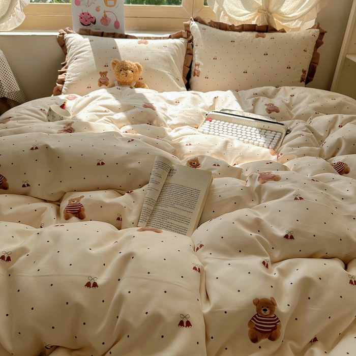 91家纺网 家纺一手货源 找家纺 韩巢家纺 2025新款针织双层纱花边款被套直播热销款四件套学生宿舍床单三件套-（提供卖家秀） 叮当熊