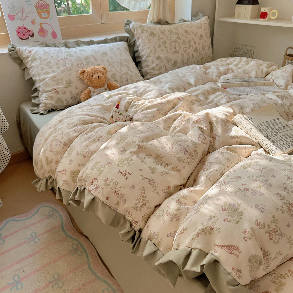 91家纺网 家纺一手货源 找家纺 韩巢家纺 2025新款针织双层纱花边款被套直播热销款四件套学生宿舍床单三件套-（提供卖家秀） 魔法森林