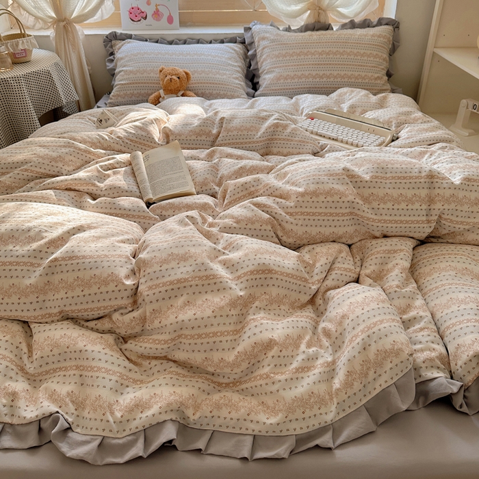 91家纺网 家纺一手货源 找家纺 韩巢家纺 2025新款针织双层纱花边款被套直播热销款四件套学生宿舍床单三件套-（提供卖家秀） 木昔