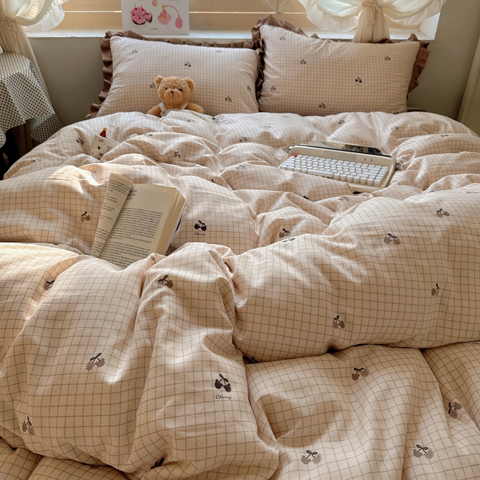 91家纺网 家纺一手货源 找家纺 韩巢家纺 2025新款针织双层纱花边款被套直播热销款四件套学生宿舍床单三件套-（提供卖家秀） 巧克力