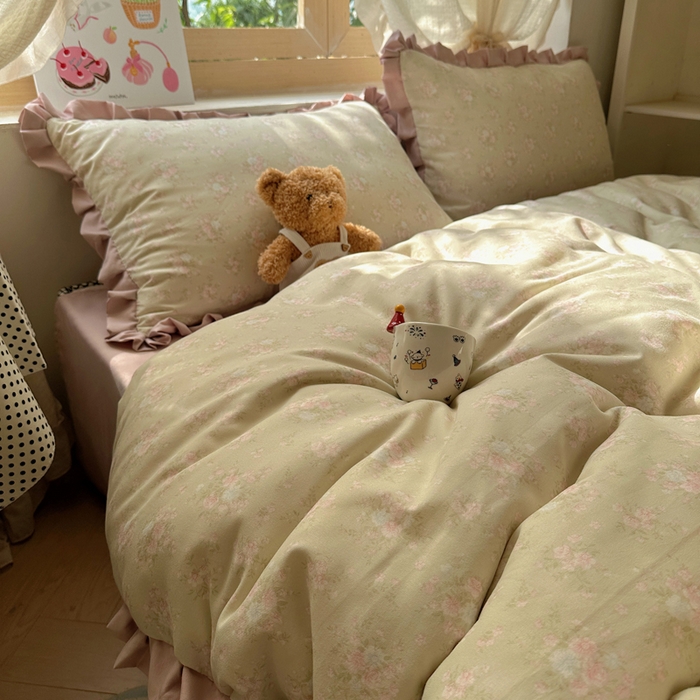 91家纺网 家纺一手货源 找家纺 韩巢家纺 2025新款针织双层纱花边款被套直播热销款四件套学生宿舍床单三件套-（提供卖家秀） 云山沐晚