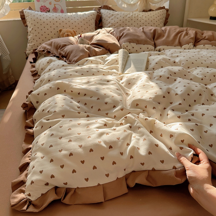 91家纺网 家纺一手货源 找家纺 韩巢家纺 2025新款针织双层纱花边款被套直播热销款四件套学生宿舍床单三件套-（提供卖家秀） 爱心