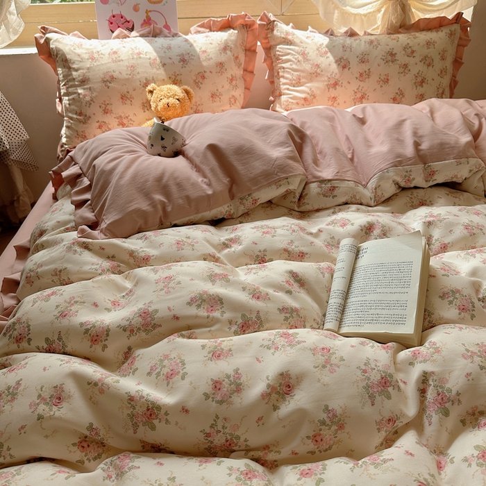 91家纺网 家纺一手货源 找家纺 韩巢家纺 2025新款针织双层纱花边款被套直播热销款四件套学生宿舍床单三件套-（提供卖家秀） 春和米