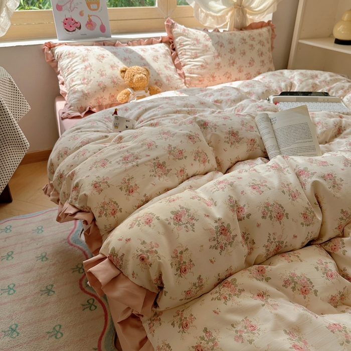 91家纺网 家纺一手货源 找家纺 韩巢家纺 2025新款针织双层纱花边款被套直播热销款四件套学生宿舍床单三件套-（提供卖家秀） 春和米