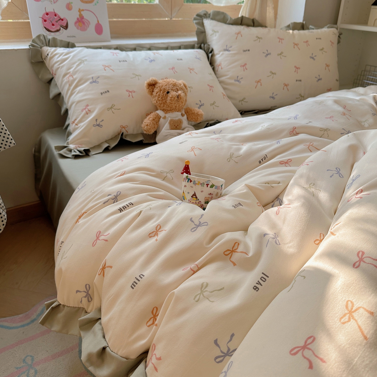 91家纺网 家纺一手货源 找家纺 韩巢家纺 2025新款针织双层纱花边款被套直播热销款四件套学生宿舍床单三件套-（提供卖家秀） 彩色蝴蝶绩