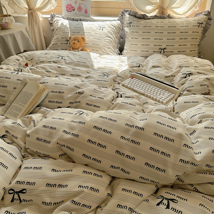 91家纺网 家纺一手货源 找家纺 韩巢家纺 2025新款针织双层纱花边款被套直播热销款四件套学生宿舍床单三件套-（提供卖家秀） 敏敏灰