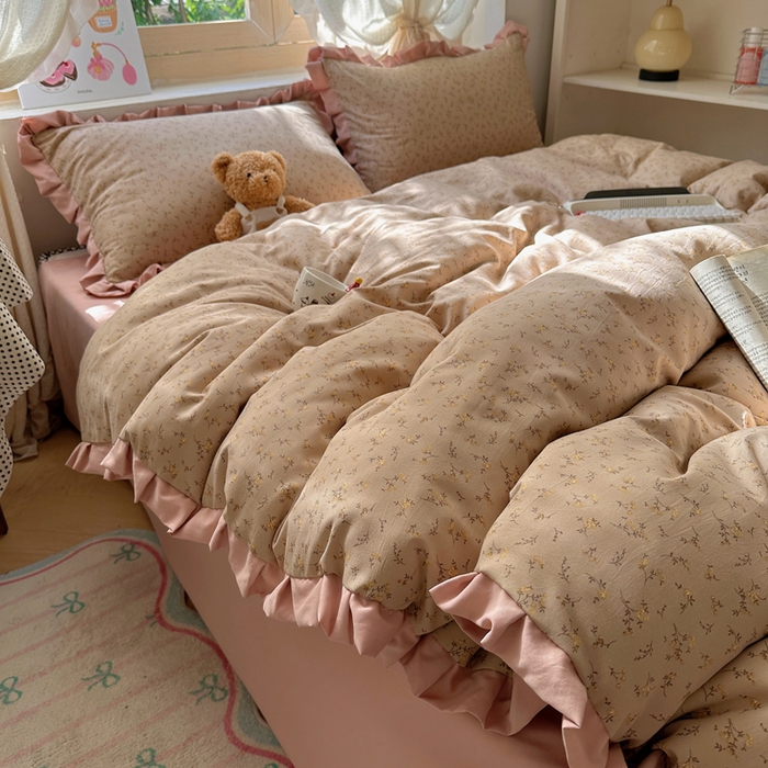 91家纺网 家纺一手货源 找家纺 韩巢家纺 2025新款针织双层纱花边款被套直播热销款四件套学生宿舍床单三件套-（提供卖家秀） 问秋棕