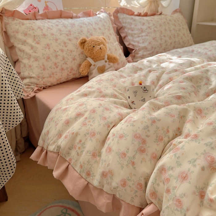 91家纺网 家纺一手货源 找家纺 韩巢家纺 2025新款针织双层纱花边款被套直播热销款四件套学生宿舍床单三件套-（提供卖家秀） 塞林娜米黄