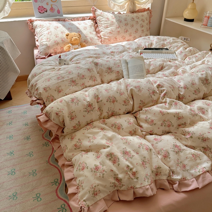 91家纺网 家纺一手货源 找家纺 韩巢家纺 2025新款针织双层纱花边款被套直播热销款四件套学生宿舍床单三件套-（提供卖家秀） 春和米