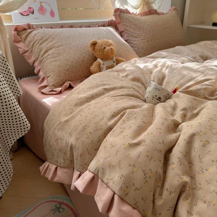 91家纺网 家纺一手货源 找家纺 韩巢家纺 2025新款针织双层纱花边款被套直播热销款四件套学生宿舍床单三件套-（提供卖家秀） 问秋棕