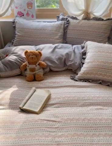 91家纺网 家纺一手货源 找家纺 韩巢家纺 2025新款针织双层纱花边款被套直播热销款四件套学生宿舍床单三件套-（提供卖家秀） 木昔