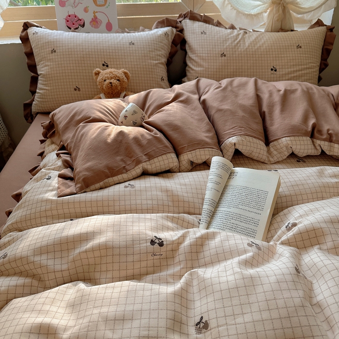 91家纺网 家纺一手货源 找家纺 韩巢家纺 2025新款针织双层纱花边款被套直播热销款四件套学生宿舍床单三件套-（提供卖家秀） 巧克力