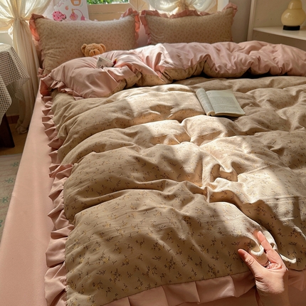 91家纺网 家纺一手货源 找家纺 （总）韩巢家纺 2025新款针织双层纱花边款被套直播热销款四件套学生宿舍床单三件套-（提供卖家秀）