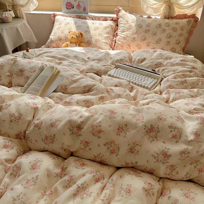 91家纺网 家纺一手货源 找家纺 韩巢家纺 2025新款针织双层纱花边款被套直播热销款四件套学生宿舍床单三件套-（提供卖家秀） 春和米