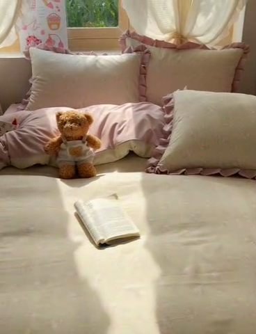 91家纺网 家纺一手货源 找家纺 韩巢家纺 2025新款针织双层纱花边款被套直播热销款四件套学生宿舍床单三件套-（提供卖家秀） 塞林娜米黄