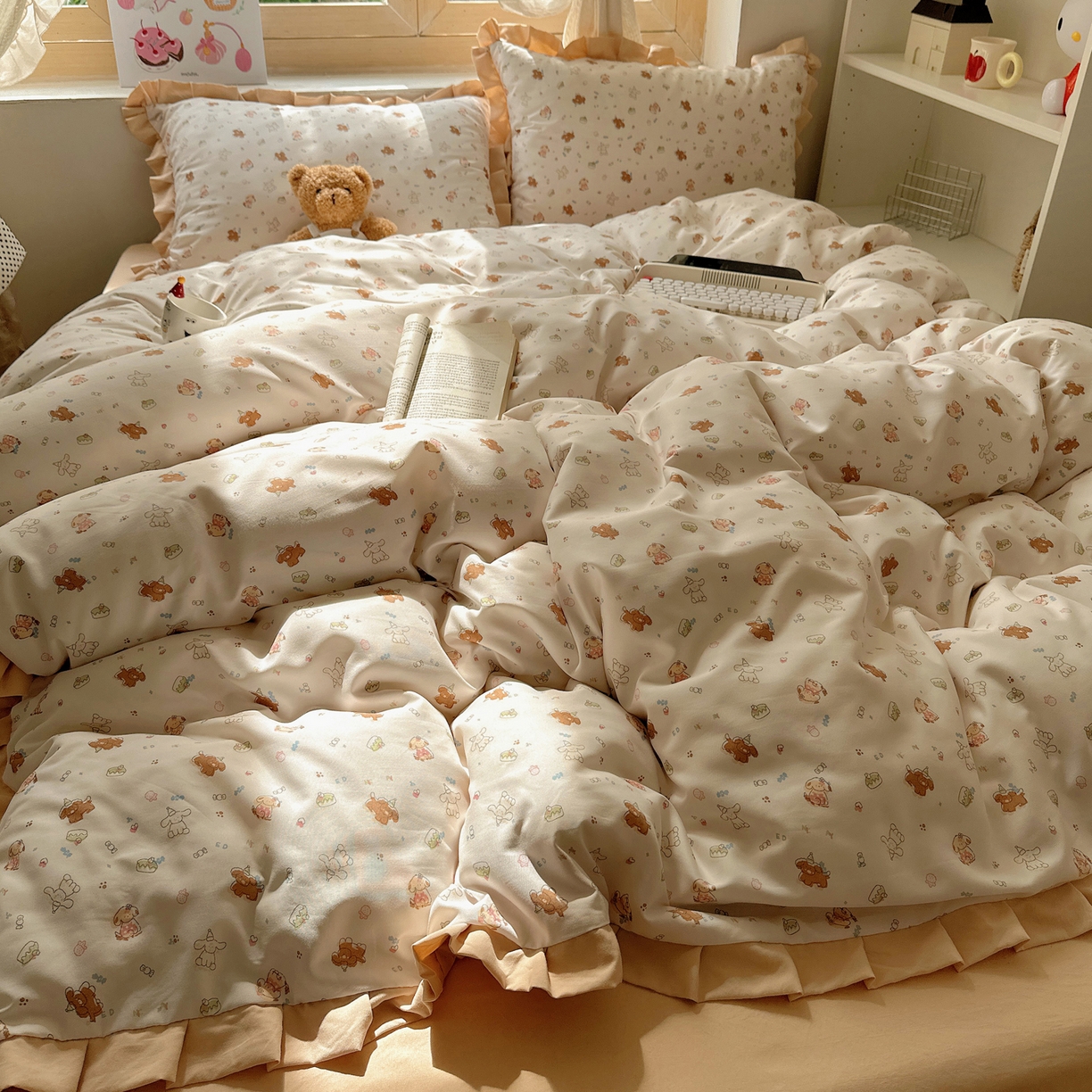 91家纺网 家纺一手货源 找家纺 韩巢家纺 2025新款针织双层纱花边款被套直播热销款四件套学生宿舍床单三件套-（提供卖家秀） 奶油狗