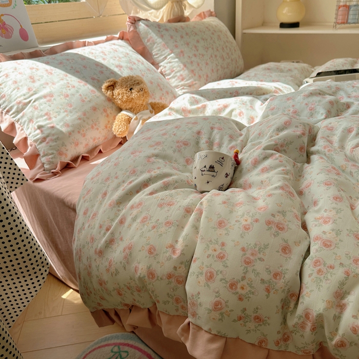 91家纺网 家纺一手货源 找家纺 韩巢家纺 2025新款针织双层纱花边款被套直播热销款四件套学生宿舍床单三件套-（提供卖家秀） 塞林娜绿