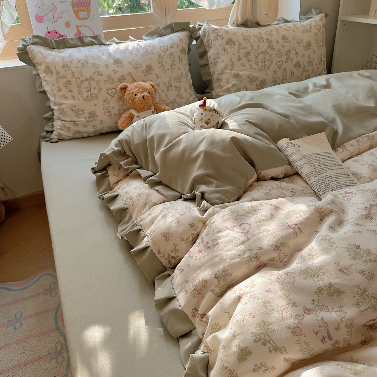 91家纺网 家纺一手货源 找家纺 韩巢家纺 2025新款针织双层纱花边款被套直播热销款四件套学生宿舍床单三件套-（提供卖家秀） 魔法森林