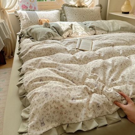 91家纺网 家纺一手货源 找家纺 （总）韩巢家纺 2025新款针织双层纱花边款被套直播热销款四件套学生宿舍床单三件套-（提供卖家秀）
