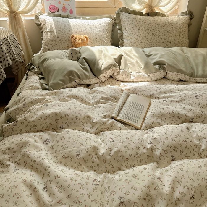 91家纺网 家纺一手货源 找家纺 韩巢家纺 2025新款针织双层纱花边款被套直播热销款四件套学生宿舍床单三件套-（提供卖家秀） 花田薇