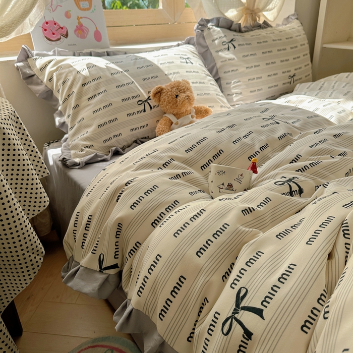 91家纺网 家纺一手货源 找家纺 韩巢家纺 2025新款针织双层纱花边款被套直播热销款四件套学生宿舍床单三件套-（提供卖家秀） 敏敏灰