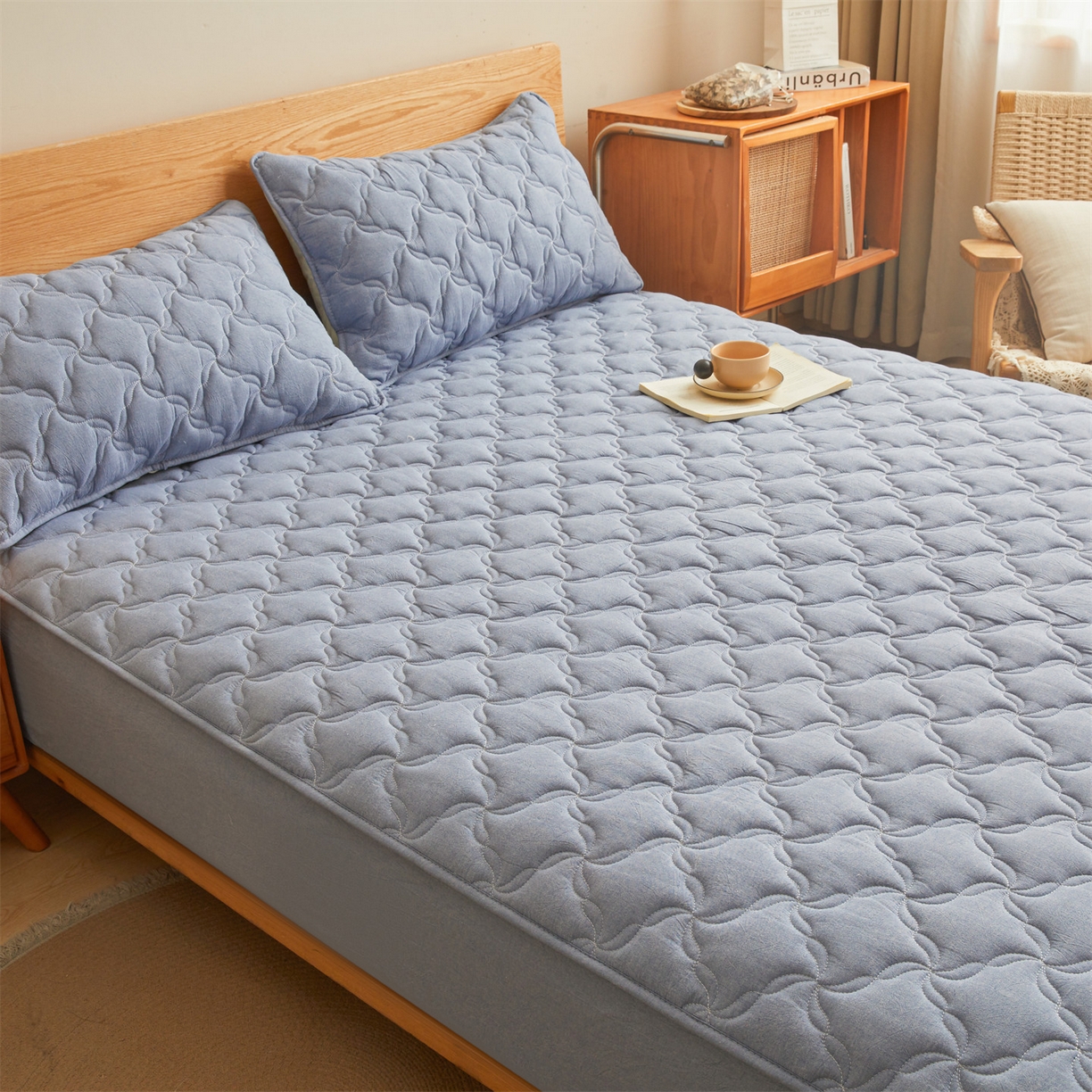 91家纺网 家纺一手货源 找家纺 多谷家纺 2026新款纯棉全棉色织水洗棉大豆夹棉床笠三件套浅牛仔蓝