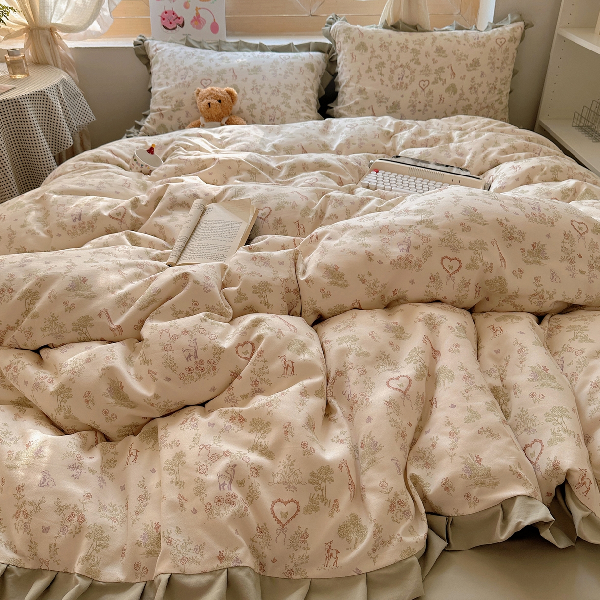 91家纺网 家纺一手货源 找家纺 韩巢家纺 2025新款针织双层纱花边款被套直播热销款四件套学生宿舍床单三件套-（提供卖家秀） 魔法森林