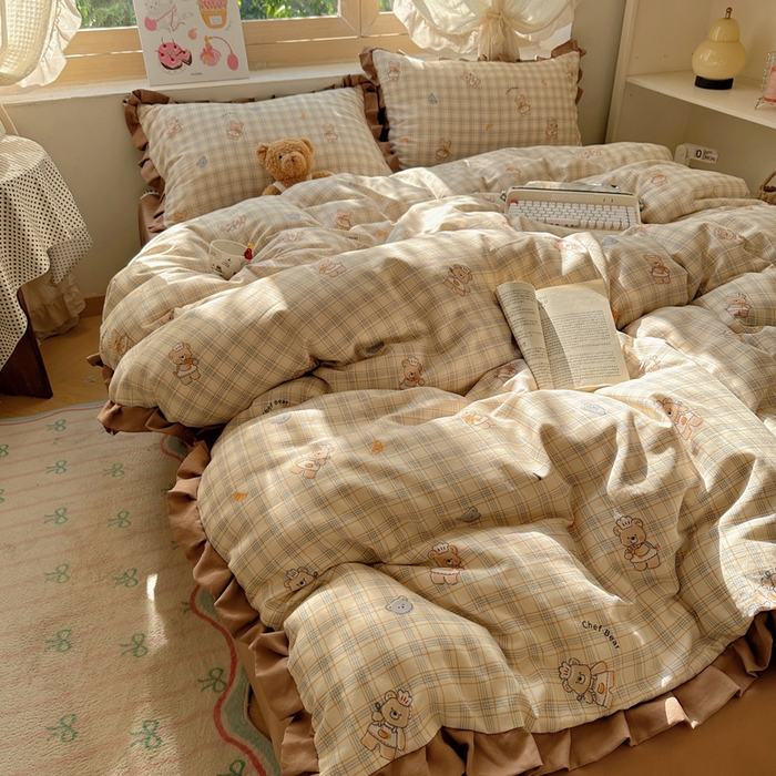 91家纺网 家纺一手货源 找家纺 韩巢家纺 2025新款针织双层纱花边款被套直播热销款四件套学生宿舍床单三件套-（提供卖家秀） 熊先生